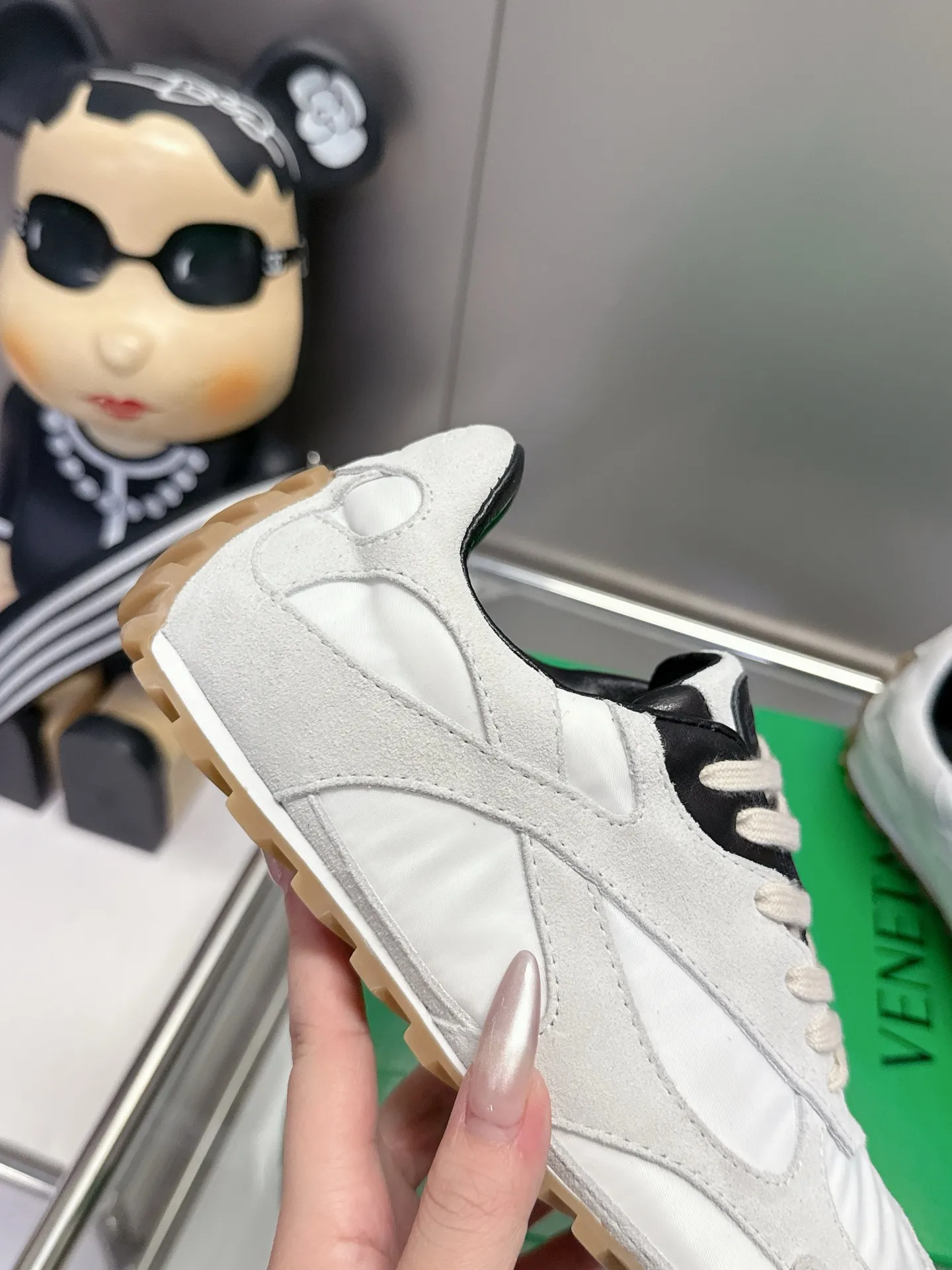 👟👟Ex-factory price 500👟👟 Bottega Veneta｜BV Bottega Veneta 25ss new Forrest shoes Dexun sneakers Sneaker technology nylon and suede, inspired by retro sneakers, a new interpretation of classic sneakers, lightweight, comfortable and breathable summer essentials The sole uses a classic woven texture, which is very recognizable, and is spliced with nylon suede, giving it a full texture!   Size: #Female 35-40 (41 made to order, non-refundable)